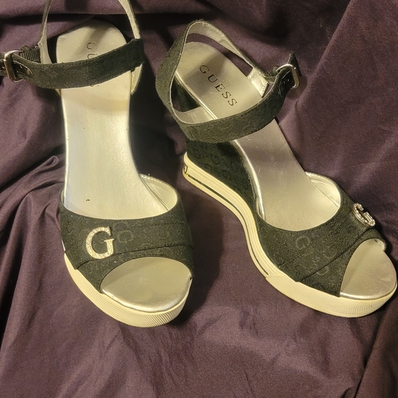 Guess black and white wedges - Picture 1 of 3